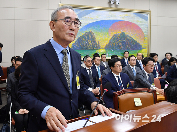 김영섭 KT대표이사가 14일 서울 여의도 국회에서 열린 공정거래위원회, 개인정보보호위원회 등에 대한 정무위원회 국정감사에 출석하고 있다. [사진=곽영래 기자]