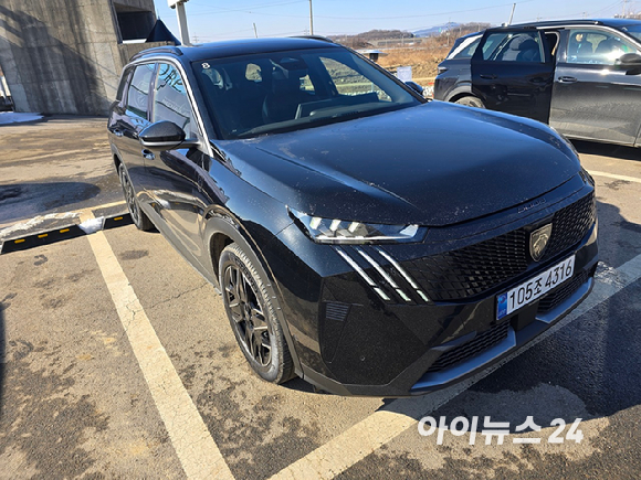 푸조 '디 올 뉴 5008 스마트 하이브리드'. [사진=김종성 기자]
