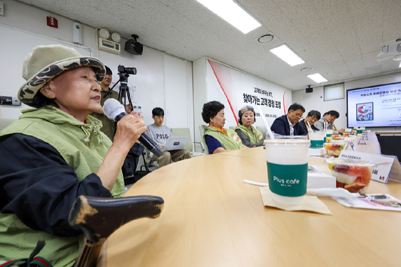 시니어 고객을 대상으로 한 제2회 고객경청포럼 현장. [사진=KT]