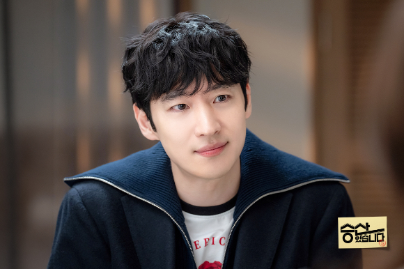 홍성창 스튜디오S 대표, 김기슭 SBS 편성실장이 1일 서울 마포구 호텔 나루 서울 엠갤러리 앰배서더에서 열린 SBS 미디어데이 'SBS DRAMA NEXT EPISODE'(SBS 드라마 넥스트 에피소드)에서 포즈를 취하고 있다. [사진=SBS]