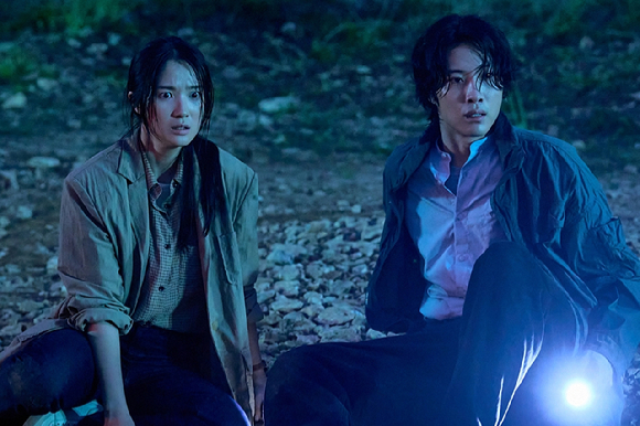 배우 이종원이 영화 '살목지' 인터뷰에 앞서 포즈를 취하고 있다. [사진=(주)쇼박스]