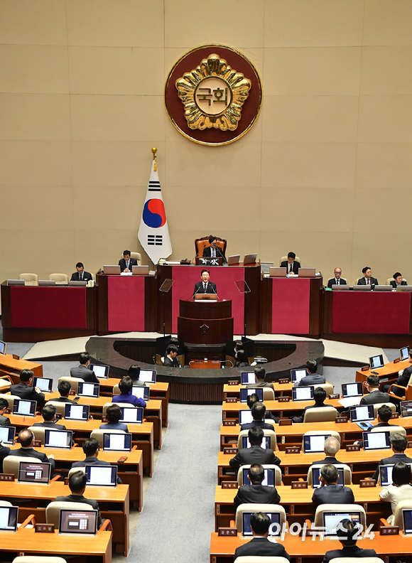 이재명 대통령이 2일 서울 여의도 국회 본회의장에서 중동 사태 대응 등을 위한 추가경정예산안에 대한 시정연설을 하고 있다. [사진=곽영래 기자]