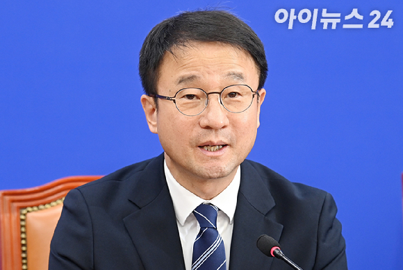 한병도 더불어민주당 원내대표가 27일 서울 여의도 국회에서 열린 국정감사대책회의에서 발언하고 있다. [사진=곽영래 기자]