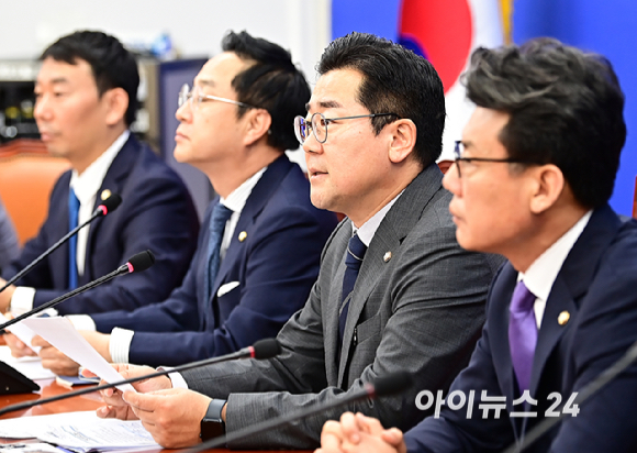 박찬대 당대표 직무대행 겸 원내대표가 1일 오전 서울 여의도 국회에서 열린 정책조정회의에서 발언하고 있다. [사진=곽영래 기자]