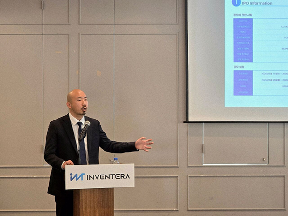 신태현 인벤테라 대표이사가 １６일 서울 여의도에서 열린 기자간담회에서 사업 방향을 설명하고 있다。