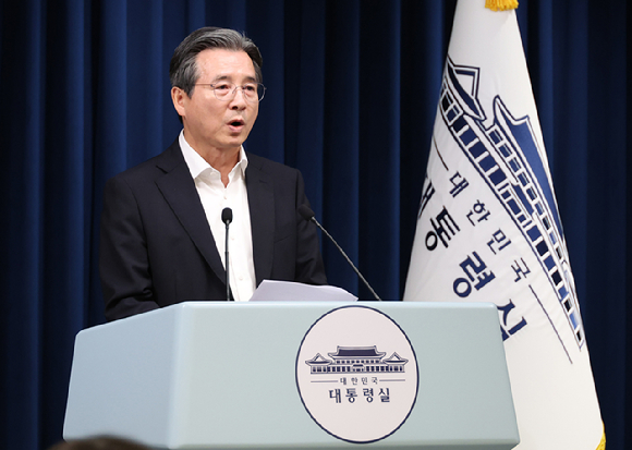 이재명 대통령이 30일 서울 용산 대통령실 청사에서 열린 비상경제점검 태스크포스(TF) 3차 회의에서 발언하고 있다. 2025.7.30 [사진=연합뉴스]