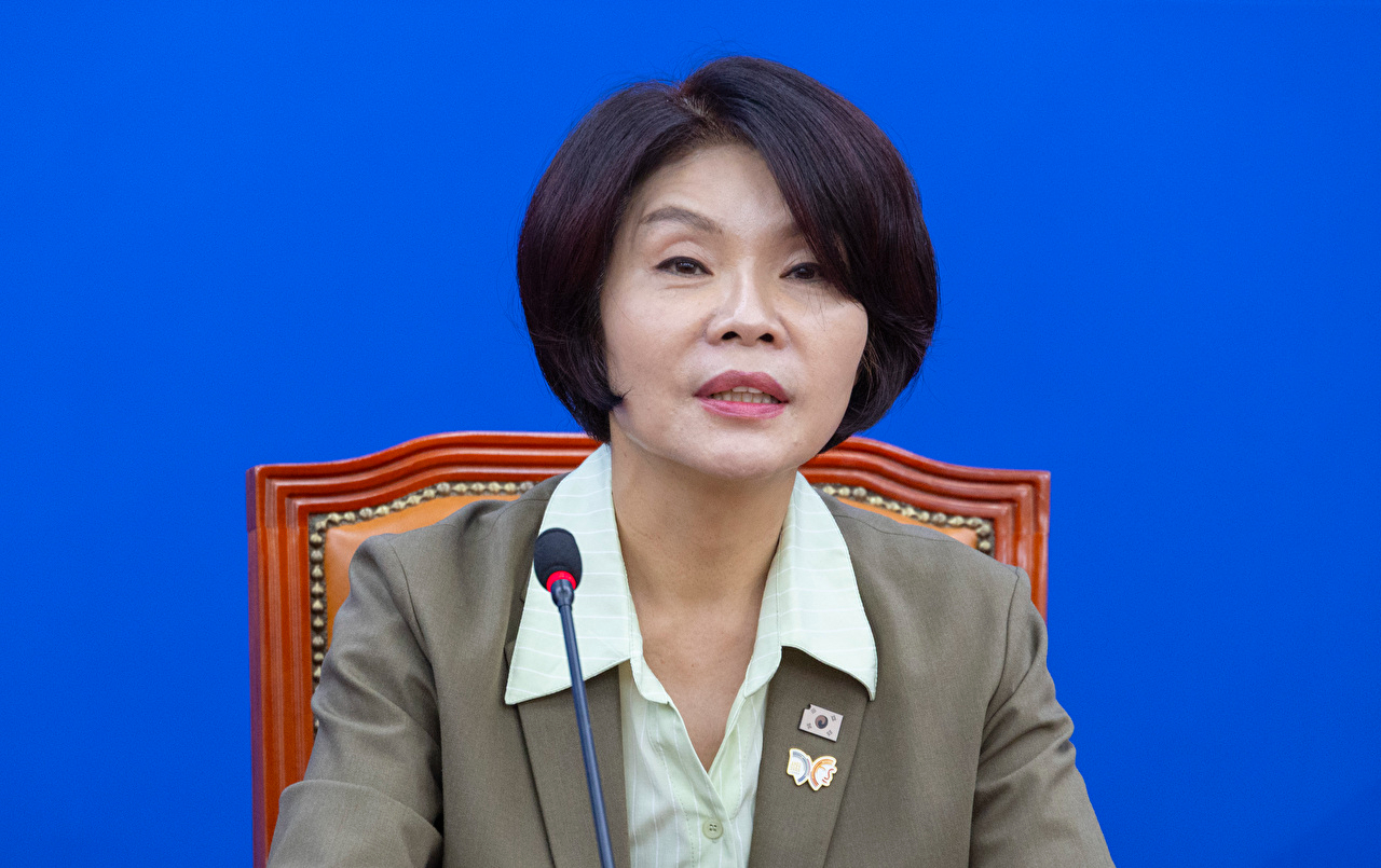 더불어민주당 한정애 정책위의장과 원내수석들이 21일 국회에서 열린 국정감사 대책회의에서 발언하고 있다. 2025.10.21 [사진=연합뉴스]