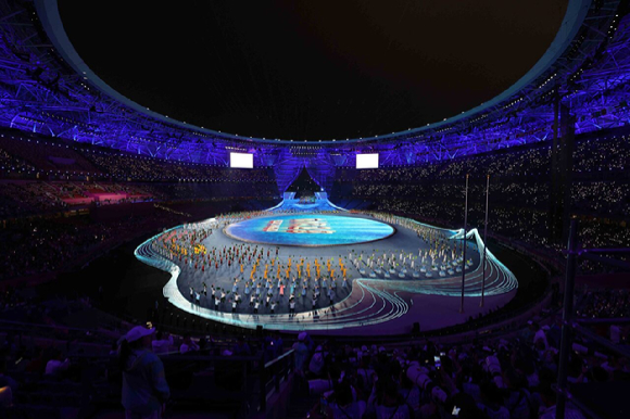 2022 항저우 아시안게임 개막식이 열린 23일(현지시간) 중국 항저우 올림픽스포츠센터 스타디움에서 갈라 공연 리허설이 진행되고 있다. [사진=뉴시스]