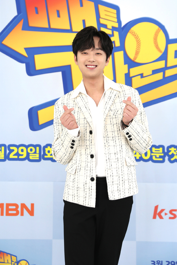 MBN '빽 두 더 그라운드' 온라인 제작발표회에 참석한 MC 이찬원 [사진=MBN]