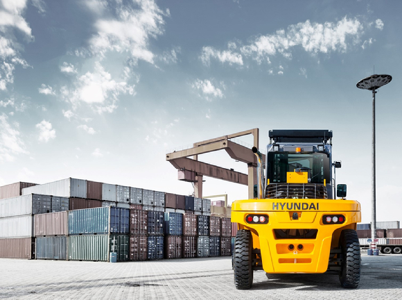 현대제뉴인이 톰슨트랙컴퍼니에 인도 예정인 16톤급 대형 지게차(160D-9). [사진=현대제뉴인]