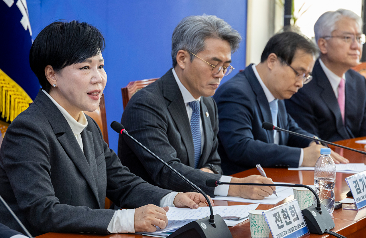 더불어민주당 사법불신 극복·사법행정 정상화 TF 전현희 위원장이 10일 국회에서 열린 TF 두 번째 전체 회의에서 발언하고 있다. 2025.11.10 [사진=연합뉴스]