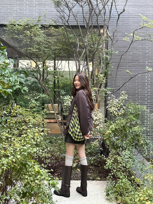 고현정, 평소 뭐입나 보니...브라운으로 완성한 가을룩 &apos;옷 잘입는 대학생 같네&apos;