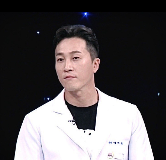 정신과 의사 겸 방송인 양재웅이 자신의 병원에서 일어난 환자 사망 사고에 대해 사과했다. [사진=양재웅 인스타그램]