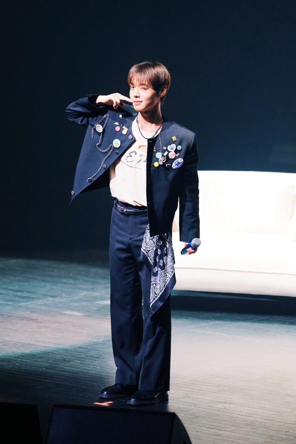 배우 박지훈이 팬미팅을 통해 팬들을 만나고 있다. [사진=YY엔터테인먼트]