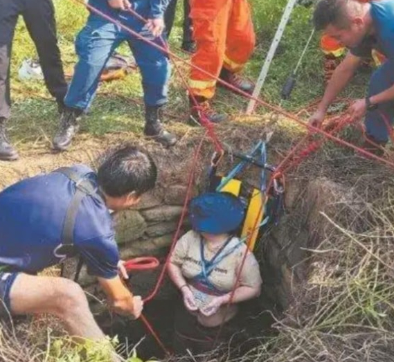 중국에서 산책 도중 깊은 우물에 추락한 여성이 무려 54시간 동안 벽의 돌 틈을 붙잡고 버티다 극적으로 구조됐다는 사연이 전해졌다. 사진은 A씨. [사진=웨이보]