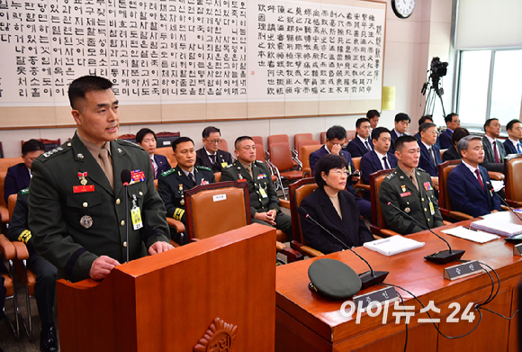 박정훈 전 해병대 수사단장이 21일 오전 서울 여의도 국회에서 열린 법제사법위원회 전체회의 순직 해병 수사 방해 및 사건 은폐 등의 진상규명을 위한 특별검사의 임명 등에 관한 법률안 관련 입법청문회에서 사건 개요를 설명하고 있다. [사진=곽영래 기자]