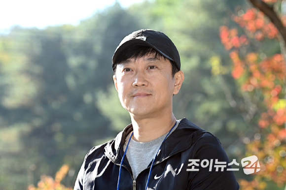 고덕우 우앤컴 대표가 17일 서울 우이동 만남의광장에서 진행된 '스타 더윈드와 함께 하는 팬트레킹-제14회 희망찾기 등산&middot;트레킹 교실'에 참석하고 있다. [사진=곽영래 기자]