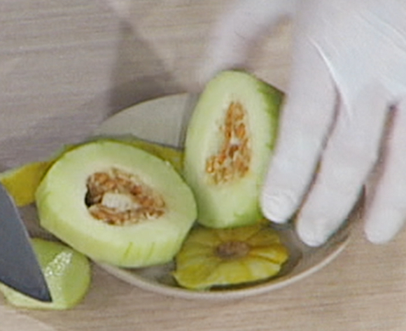 한 방송에 등장한 '망고참외'가 출연진들의 호평을 끌어냈다. 사진은 망고참외. [사진=서포트몰]