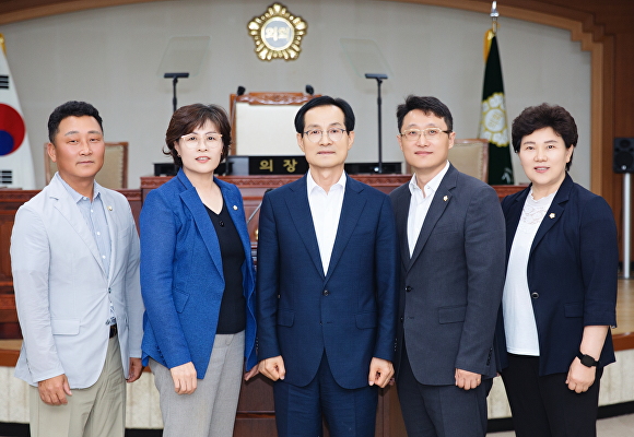 김제시의회 후반기 의장단과 상임위원장들 [사진=김제시의회 ]