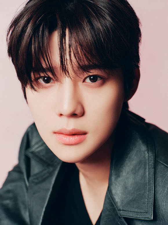 배우 문상민이 넷플릭스 영화 '파반느' 인터뷰에 앞서 포즈를 취하고 있다. [사진=넷플릭스]