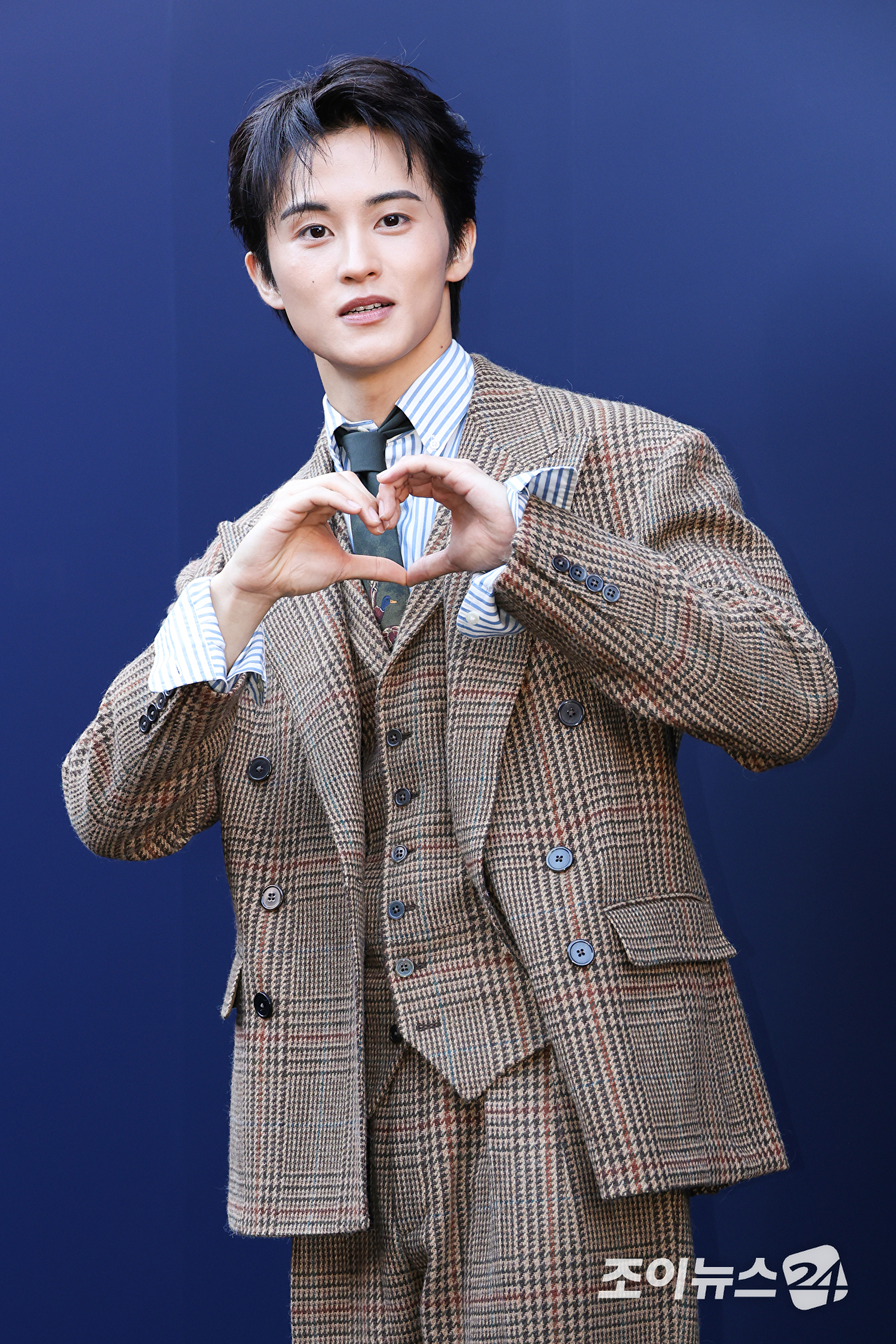 가수 마크가 15일 오후 서울 종로구 석파정 서울미술관에서 진행된 패션 아이콘 랄프 로렌의 삶을 조명한 HBO 다큐멘터리 '베리 랄프' 스크리닝 이벤트에 참석해 포즈를 취하고 있다. [사진=문수지 기자]