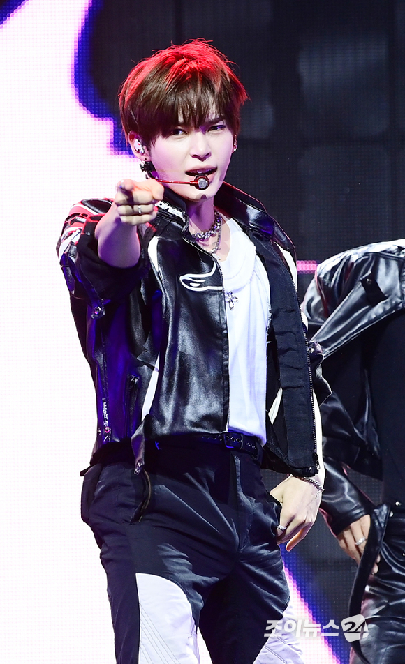 그룹 제로베이스원이 1일 오후 서울 용산구 한남 블루스퀘어에서 열린 제로베이스원(ZEROBASEONE) 정규 1집 '네버 세이 네버(NEVER SAY NEVER)' 쇼케이스에 참석해 멋진 무대를 선보이고 있다. [사진=정소희 기자]