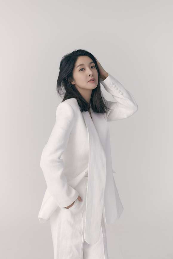 배우 김빈우가 린브랜딩과 재계약을 맺었다. [사진=린브랜딩]