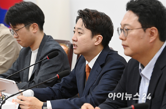 이준석 개혁신당 당대표가 9일 서울 여의도 국회에서 열린 최고위원회의에서 발언하고 있다. [사진=곽영래 기자]
