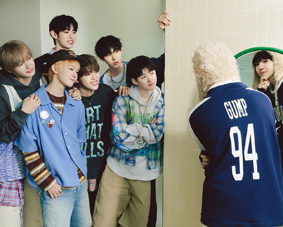 &apos;컴백&apos; 킥플립, 첫사랑 위기 예감…삐끗한 고백송 온다