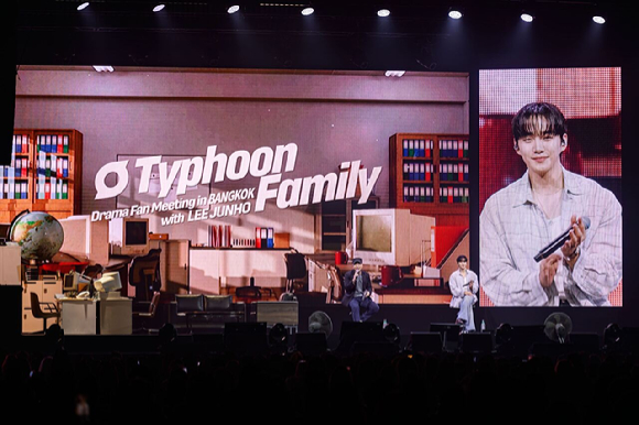 가수 겸 배우 이준호가 태국 방콕에서 'Typhoon Family Drama Fan Meeting with LEE JUNHO('태풍상사' 드라마 팬미팅 위드 이준호)'를 개최하고 팬들을 만나고 있다. [사진=O3 Collective]