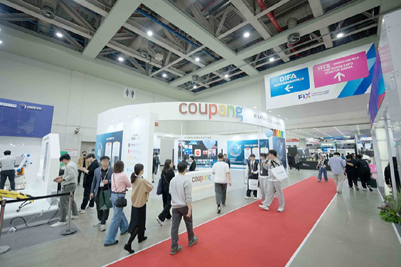 22일 대구 엑스코에서 개막한 FIX 2025에 설치된 쿠팡 부스 모습. [사진=쿠팡]