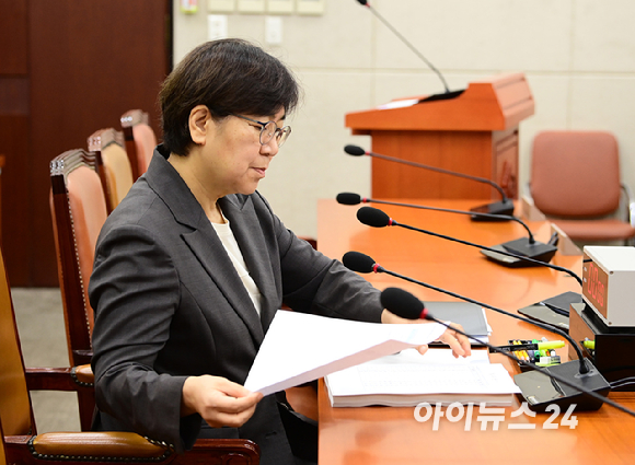 정은경 보건복지부 장관 후보자가 18일 오전 서울 여의도 국회 보건복지위원회에서 열린 인사청문회에 참석해 모두발언을 하고 있다. [사진=정소희 기자]