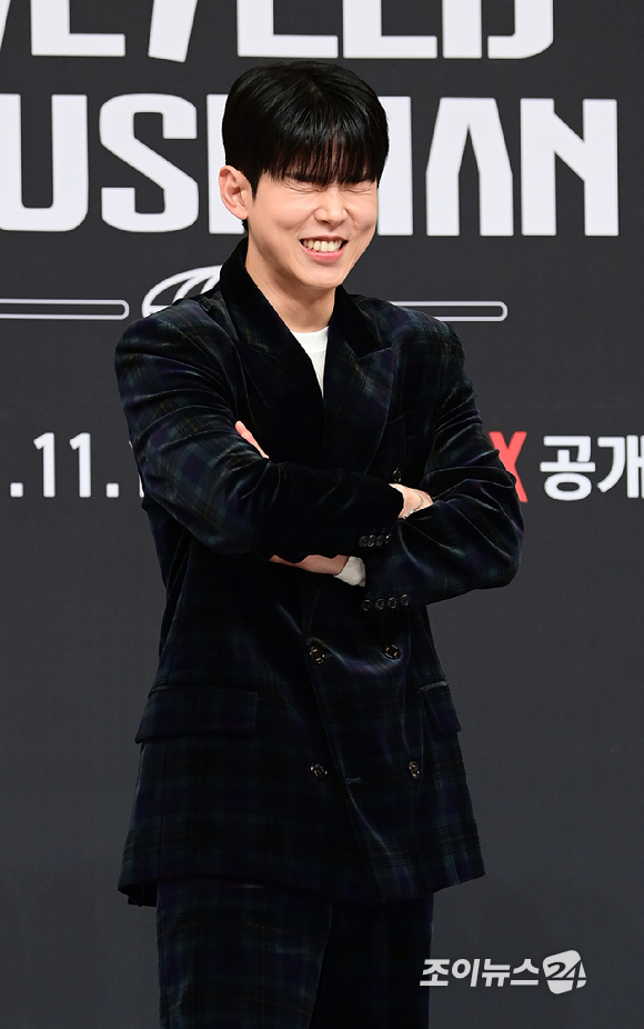 가수 폴킴이 12일 오후 서울 양천구 목동 SBS사옥에서 열린 SBS 스튜디오 프리즘 신규 예능 '베일드 뮤지션' 한국편 제작발표회에 참석하고 있다. [사진=정소희 기자]