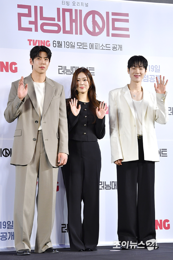 배우 최우성, 이봉준, 김지우가 12일 오후 서울 마포구 상암동 스탠포드호텔에서 진행된 티빙 오리지널 '러닝메이트' 제작발표회에 참석해 포즈를 취하고 있다. [사진=문수지 기자]