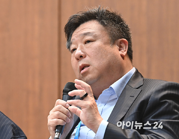 '제6회 아이뉴스24 금융정책포럼'이 '디지털자산기본법 이후, 한국 가상자산 시장의 새로운 질서'를 주제로 18일 서울 중구 은행회관 국제회의실에서 열렸다. 김기석 비트플래닛 부대표가 패널토론에 참석해 발언하고 있다. [사진=곽영래 기자]