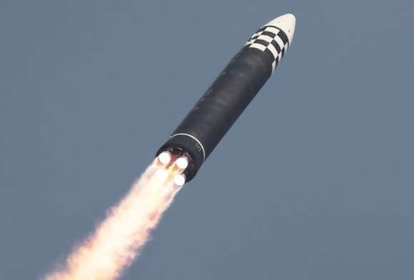 신형 대륙간탄도미사일(ICBM) '화성-17형'. [사진=조선중앙통신/연합뉴스]