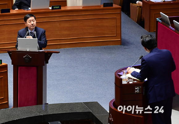 구윤철 부총리 겸 재정경제부 장관이 10일 오후 서울 여의도 국회에서 열린 제432회국회(임시회) 제5차 본회의 경제 분야 대정부질문에서 윤영석 국민의힘 의원 질문에 답변하고 있다. [사진=정소희 기자]