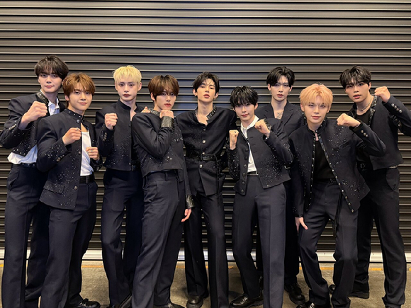 제로베이스원 단체 이미지 [사진=웨이크원]