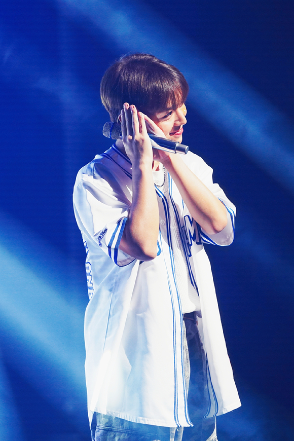 배우 박지훈이 팬미팅을 통해 팬들을 만나고 있다. [사진=YY엔터테인먼트]