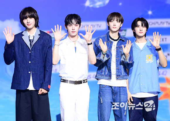 밴드 에이엠피(AxMxP)가 9일 오후 경기도 일산 킨텍스에서 열린 2026 SBS 가요대전 Summer 블루카펫 행사에 참석하고 있다. [사진=정소희 기자]