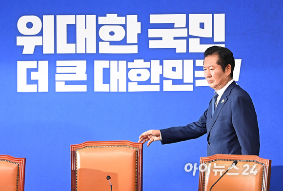 정청래 더불어민주당 대표가 10일 서울 여의도 국회에서 열린 최고위원회의에 참석하고 있다. [사진=곽영래 기자]