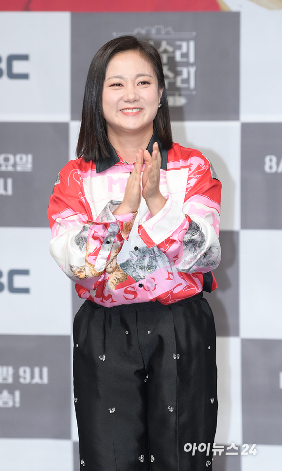 개그우먼 박나래가 지난해 12월 29일 오후 서울 마포구 상암동 MBC 사옥에서 열린 2023 MBC 방송연예대상 시상식 포토월 행사에 참석하고 있다. [사진=곽영래 기자]