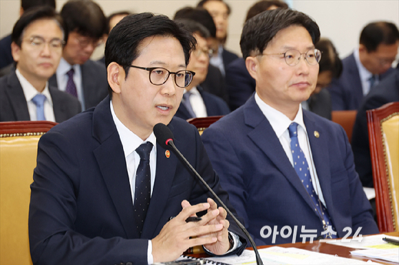 배경훈 부총리 겸 과학기술정보통신부 장관이 6일 서울 여의도 국회에서 열린 과학기술정보통신부 등에 대한 국정감사에서 의원 질의에 답변하고 있다. [사진=곽영래 기자]