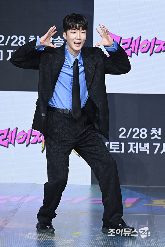 위너 이승훈이 27일 오후 서울 마포구 상암동 쇼킹케이팝센터에서 열린 ENA '크레이지 투어'의 제작발표회에서 포즈를 취하고 있다. [사진=곽영래 기자]