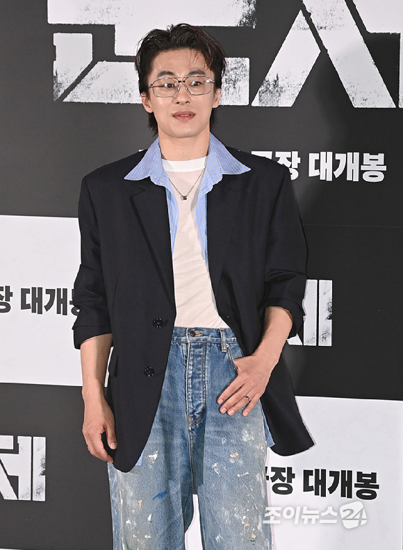 배우 지창욱, 김신록, 신현빈, 연상호 감독, 배우 전지현, 구교환이 20일 오후 서울 용산구 CGV 용산아이파크몰에서 영화 '군체' 언론 시사회에서 포토타임을 갖고 있다. [사진=곽영래 기자]