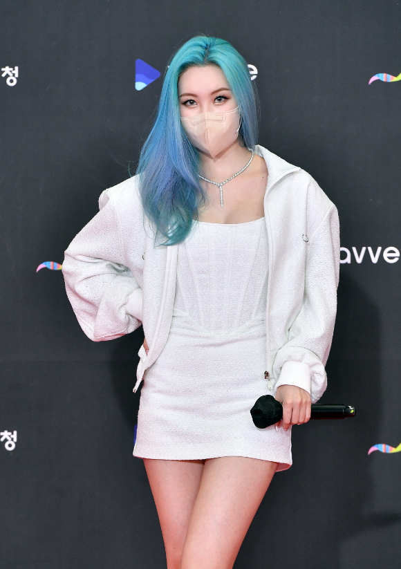 가수 선미가 17일 서울 영등포구 여의도 KBS에서 열린 '2021 KBS 가요대축제'에 참석해 포토타임을 갖고 있다. [사진=KBS]