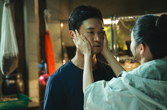 배우 박지환, 조우진, 정경호가 영화 '보스'에서 열연하고 있다. [사진=(주)하이브미디어코프, (주)마인드마크]