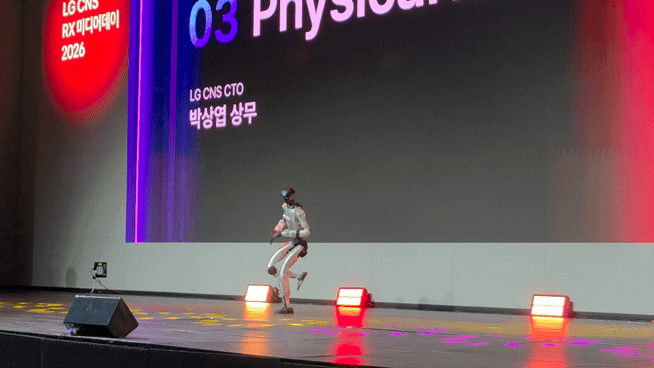 현신균 LG CNS 대표가 7일 LG CNS RX 미디어데이에서 환영사를 하고 있다. [사진=LG CNS]