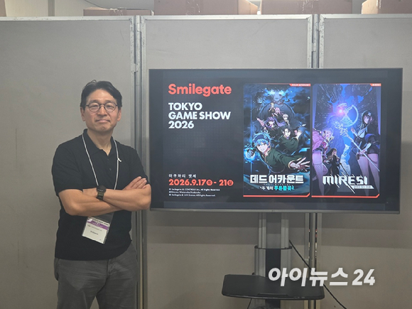 백영훈 스마일게이트 CBO(최고사업책임자)가 18일 일본 지바현에서 열린 도쿄게임쇼 2026 기자간담회를 마친 후 기념촬영을 하고 있다. [사진=곽민구 기자]