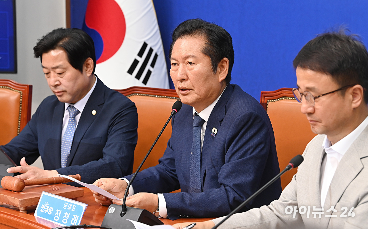정청래 더불어민주당 대표가 10일 서울 여의도 국회에서 열린 최고위원회의에서 발언하고 있다. [사진=곽영래 기자]